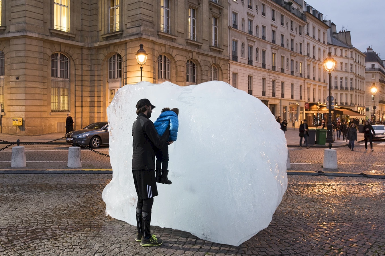 Olafur Eliasson, Ice Watch, 2014.