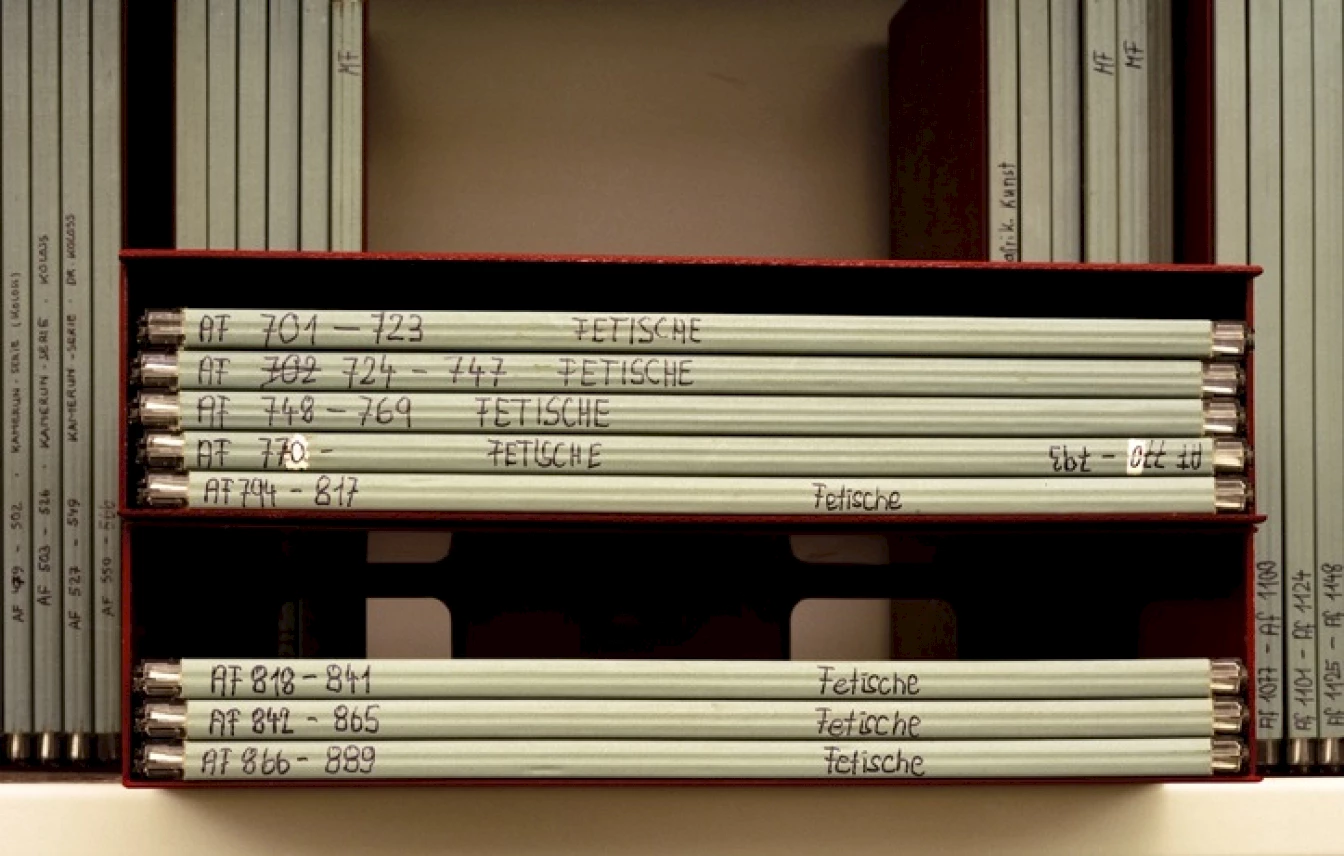 06 Rut Blees Luxemburg Afrika Ii Fetische