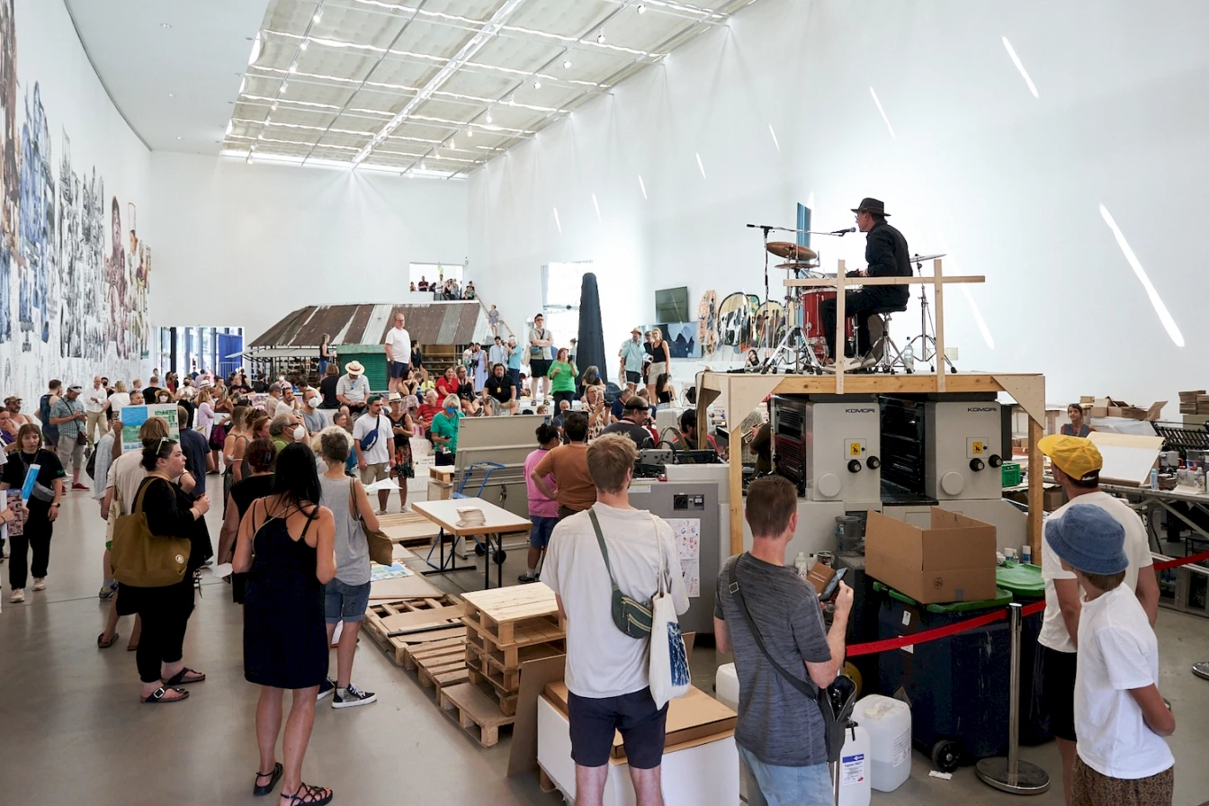 Lumbung Press Band Documenta Halle 2022 08 13 © Nicolas Wefers 039