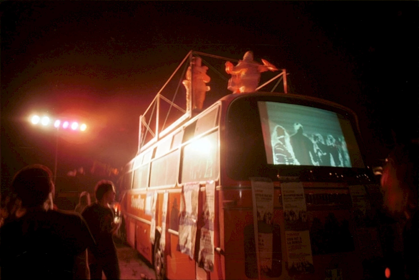 2 Leonidas Martin Show Bus